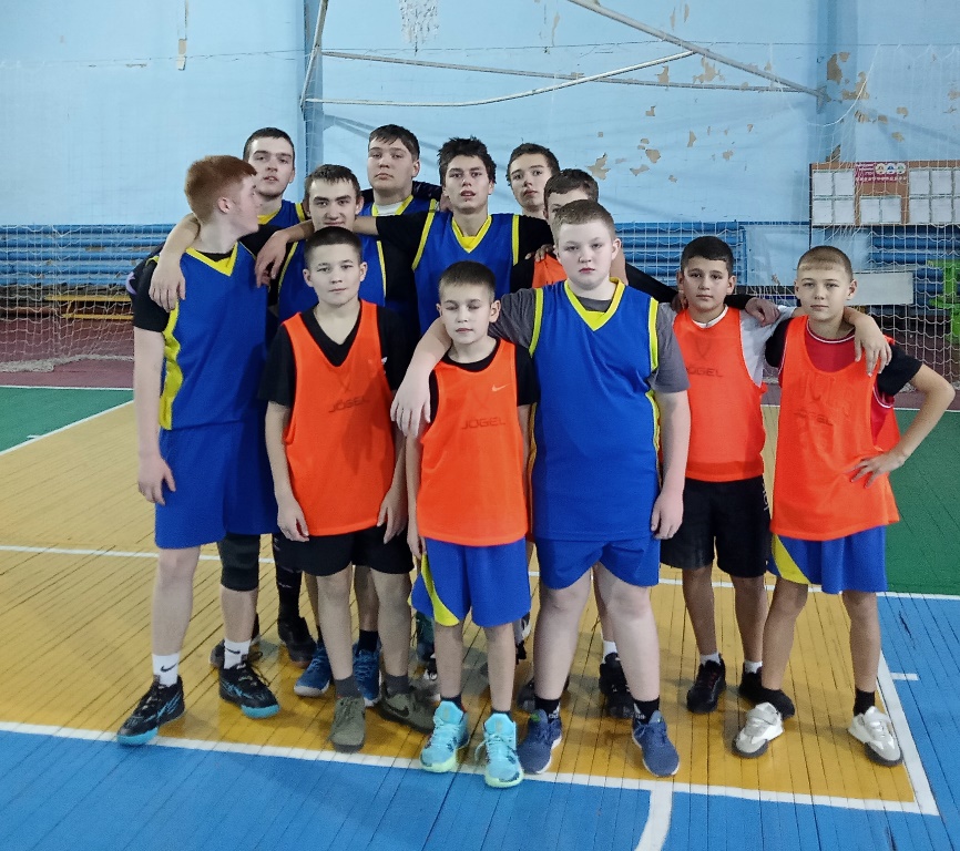Финальные соревнования по баскетболу.